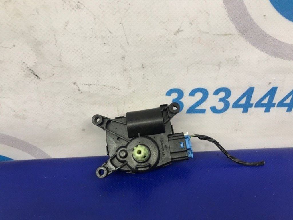 CV6Z-18731-A | Моторчик заслонки печки FORD FOCUS 10-18