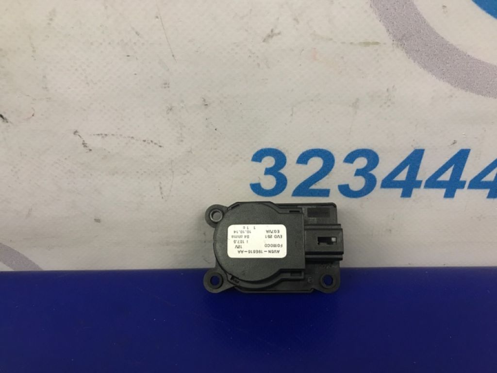 AV6Z-19E616-A | Моторчик заслінки пічки FORD FOCUS 10-18 - Фото 2
