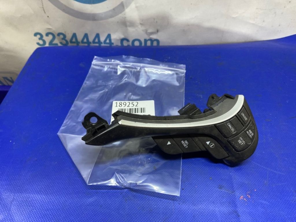 36770-TX4-A01 | Кнопки на руль прав. ACURA ILX 12-16