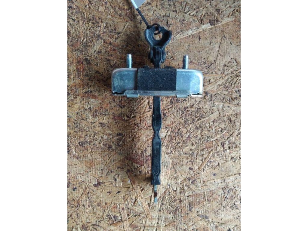 68630-12110 | Обмежувач дверей задн. лів. TOYOTA AURIS 06-12