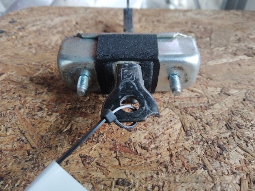 68630-12110 | Обмежувач дверей задн. лів. TOYOTA AURIS 06-12 - Фото 3