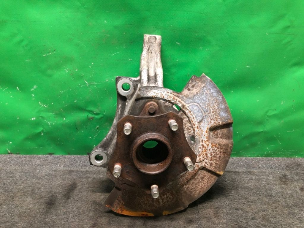 45150-57L00 | Кулак поворотний передн. лів. SUZUKI KIZASHI 09-14