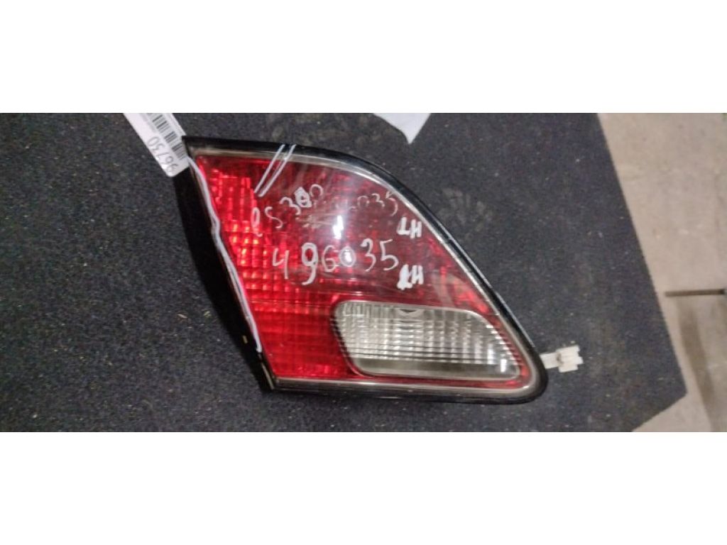 81681-33150 | Фонарь внутренний задн. лев. LEXUS ES300 ES330 01-06