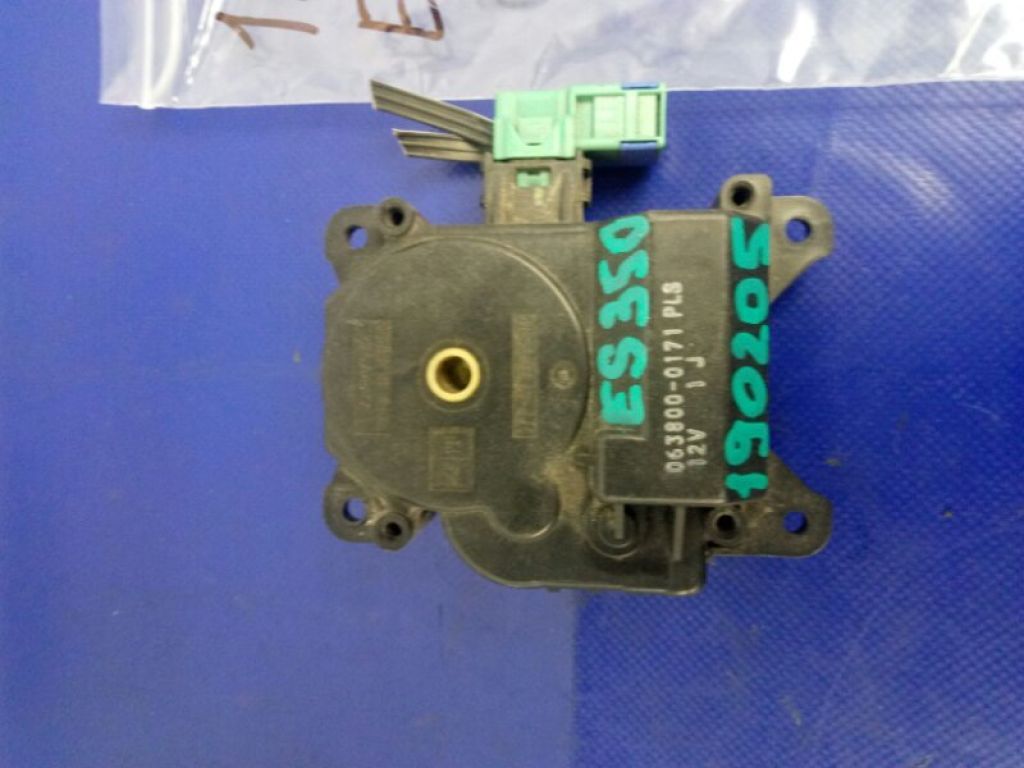 87106-33270 | Моторчик заслінки пічки LEXUS ES350 06-12 - Фото 3