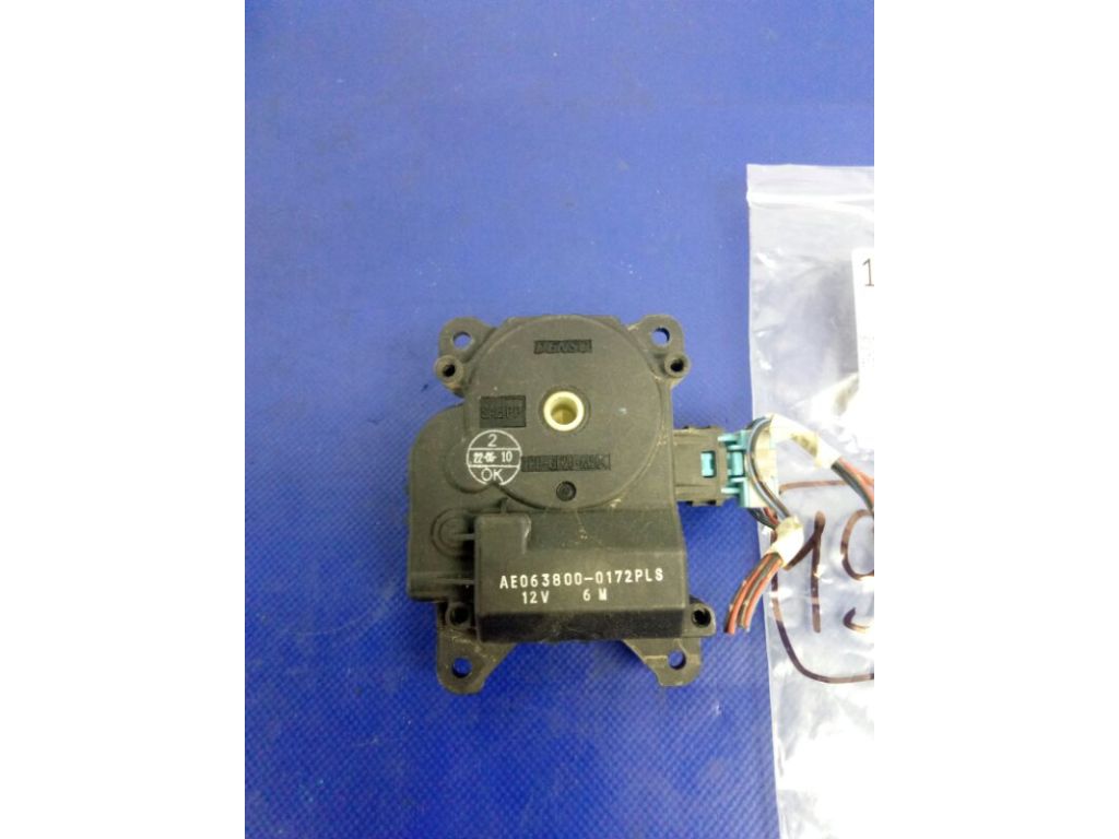 87106-33260 | Моторчик заслонки печки TOYOTA CAMRY 40 06-11 - Фото 2