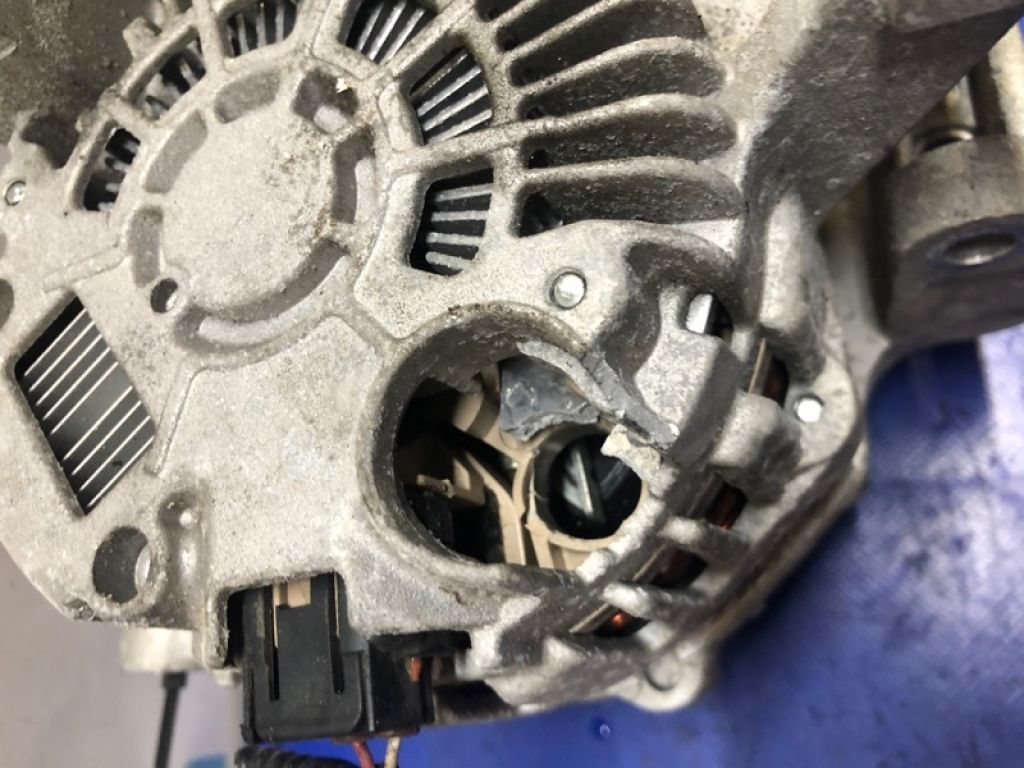 LF8J-18-300 | Генератор MAZDA 3 BL 09-13 - Фото 4