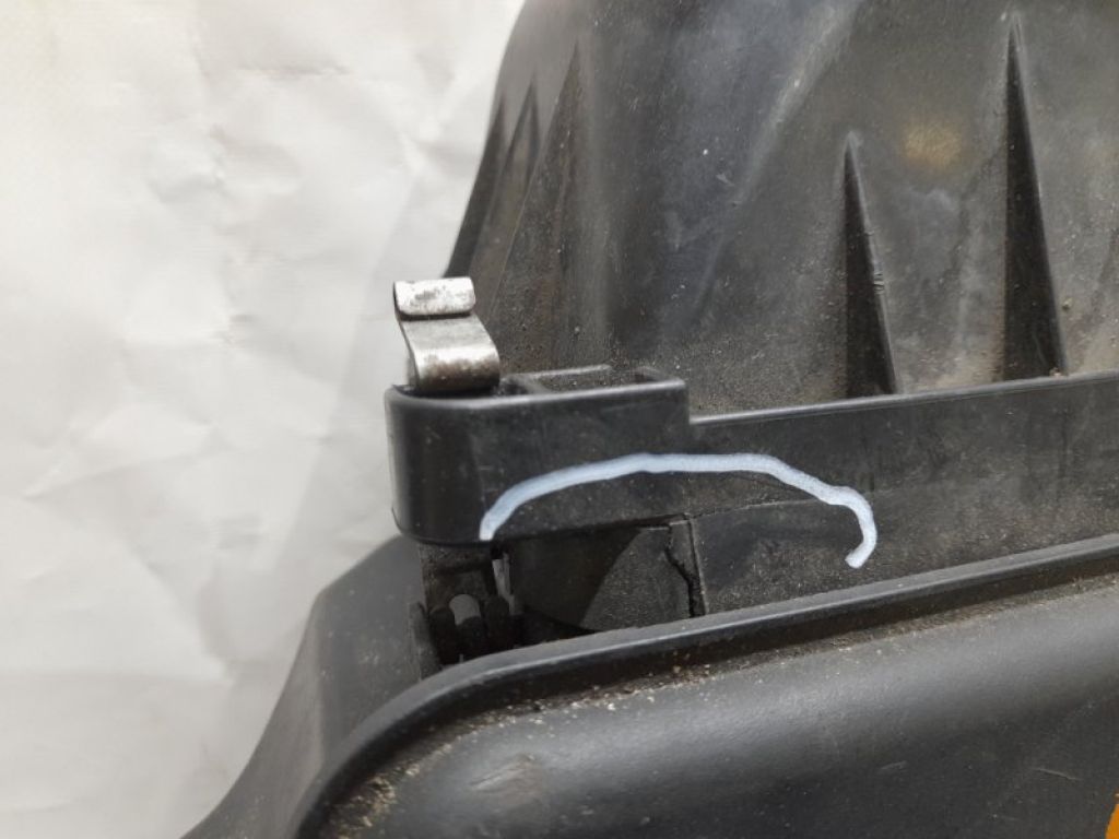 13700-80J00 | Корпус воздушного фильтра SUZUKI SX4 06-13 - Фото 5