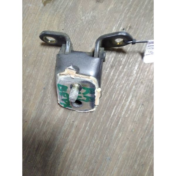 Петля двері верхня задня ліва NISSAN ALMERA 03-09 82401-2F030 — 2