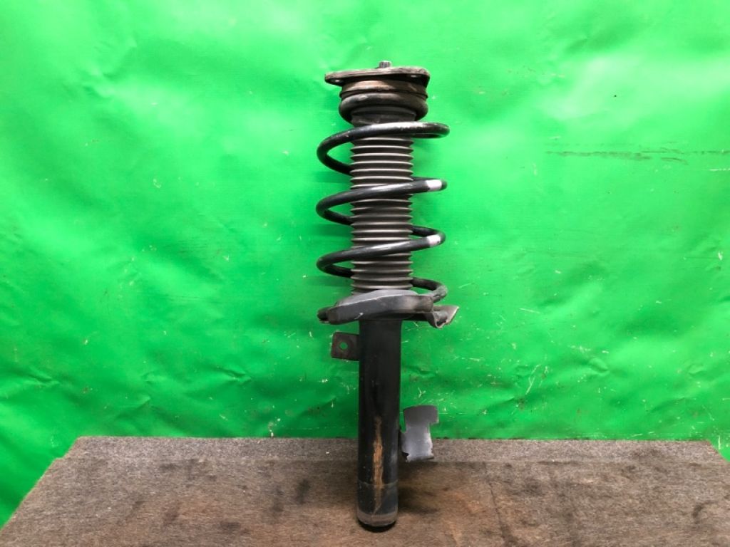 BBM2-34-700A | Амортизатор передн. прав. MAZDA 3 BL 09-13