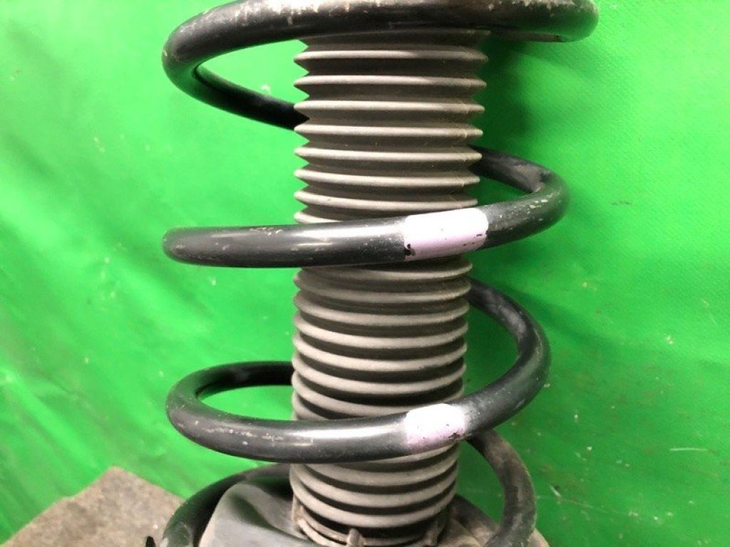 BBM2-34-700A | Амортизатор передн. прав. MAZDA 3 BL 09-13 - Фото 2