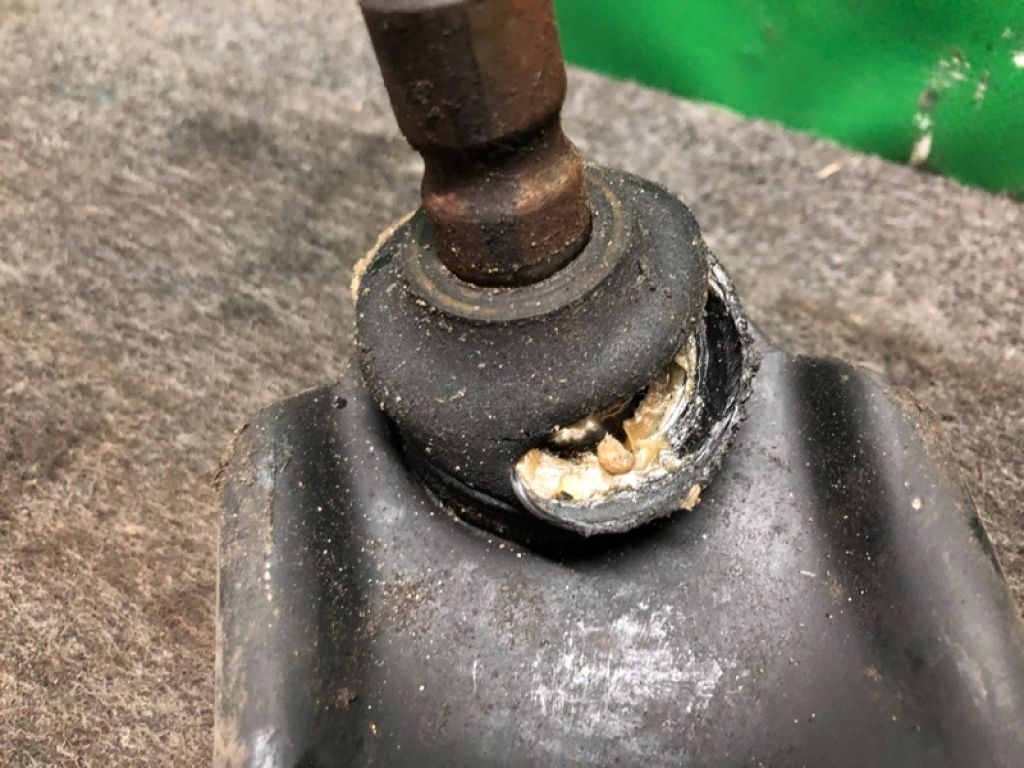 BBM2-34-300 | Важіль передньої підвіски нижній прав. MAZDA 3 BL 09-13 - Фото 2