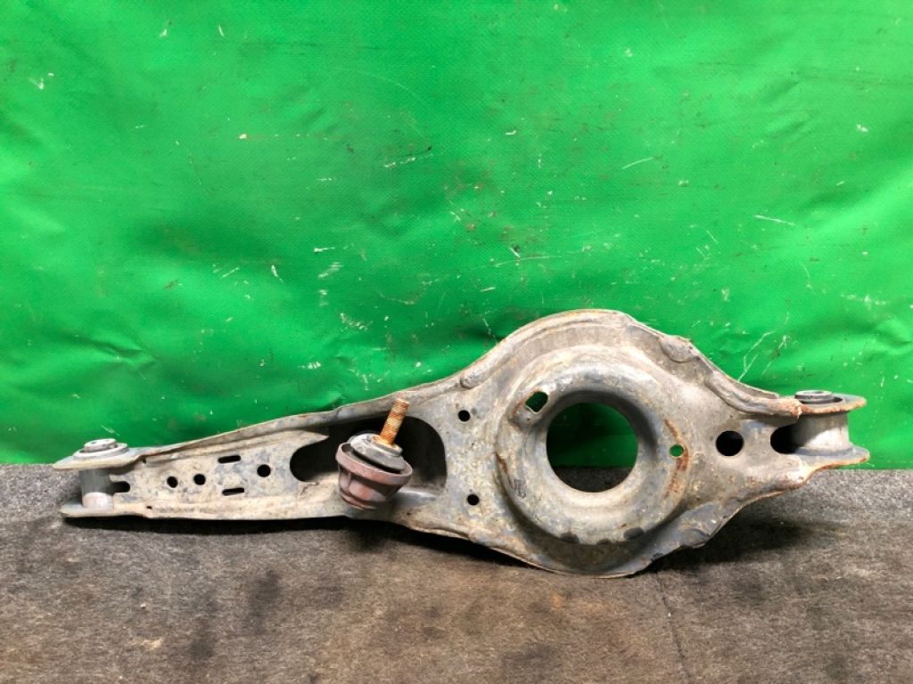 BBM2-28-300B | Важіль задньої підвіски нижній поперечний лів. MAZDA 3 BL 09-13 - Фото 2