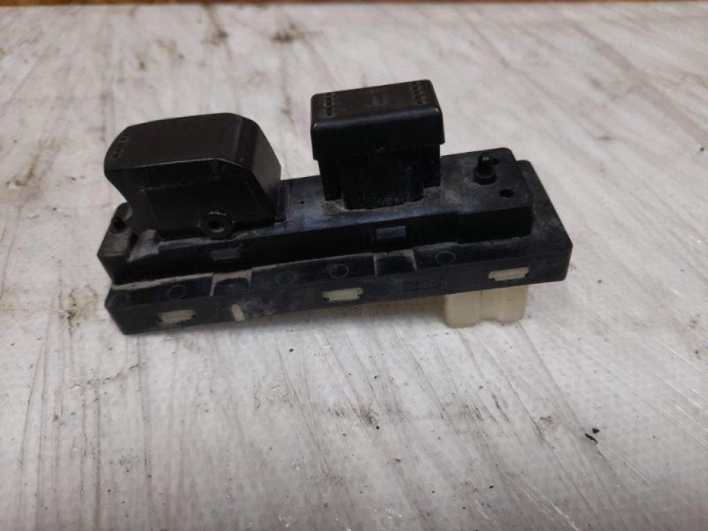 37995-64J00 | Кнопка стеклоподъемника передн. прав. SUZUKI SX4 06-13