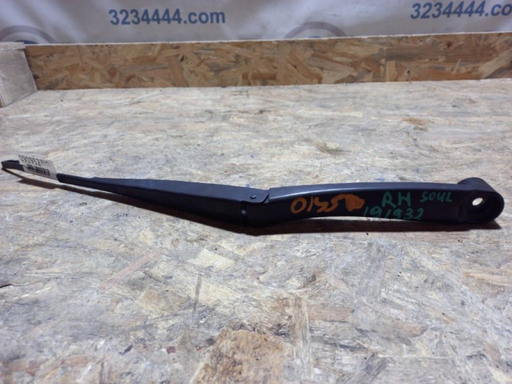 98302-B2000 | Повідець склоочисника передній прав. KIA SOUL PS 13-19