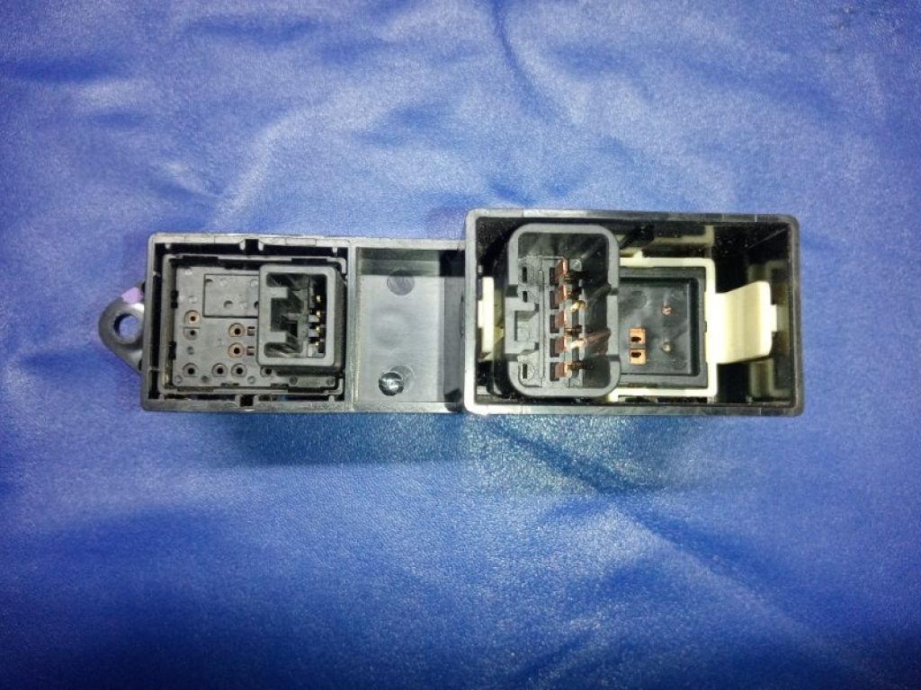 MR587946 | Кнопка стеклоподъемника передн. прав. MITSUBISHI LANCER X 10 07-15 - Фото 2