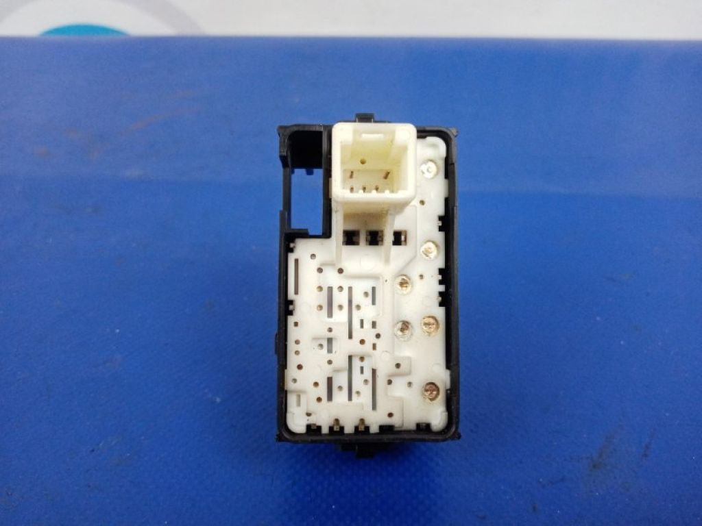 84810-33120 | Кнопка стеклоподъемника задн. TOYOTA CAMRY 40 06-11 - Фото 2