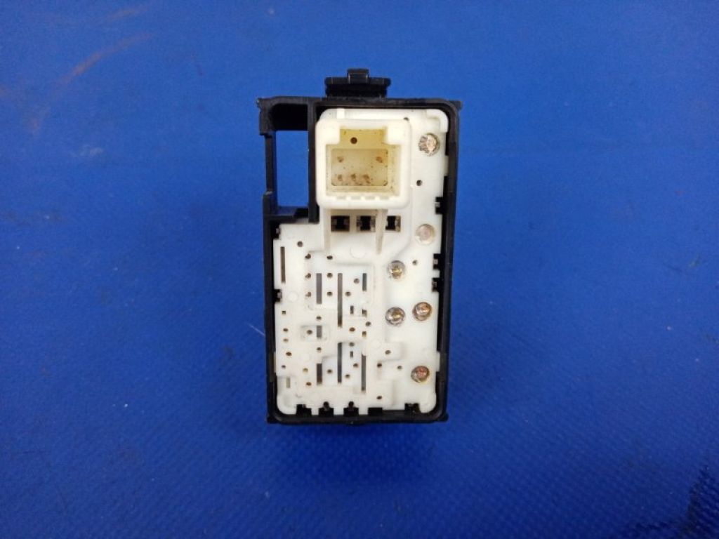 84810-33120 | Кнопка стеклоподъемника задн. TOYOTA CAMRY 40 06-11 - Фото 2