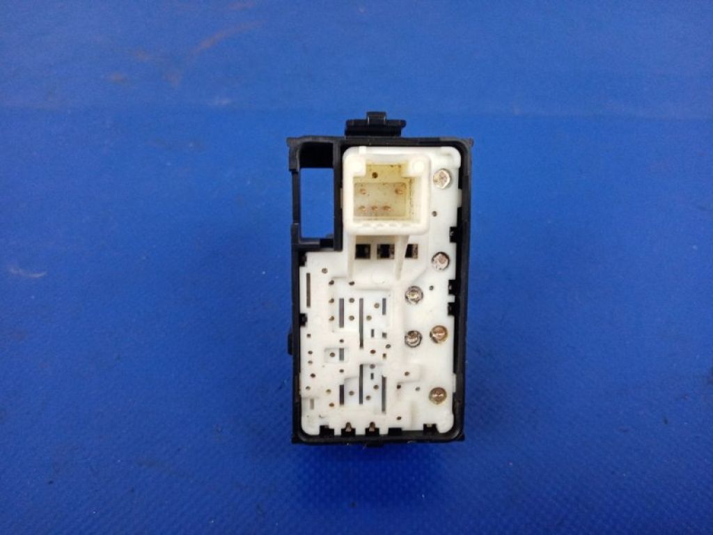 84810-33120 | Кнопка стеклоподъемника задн. TOYOTA CAMRY 40 06-11 - Фото 2