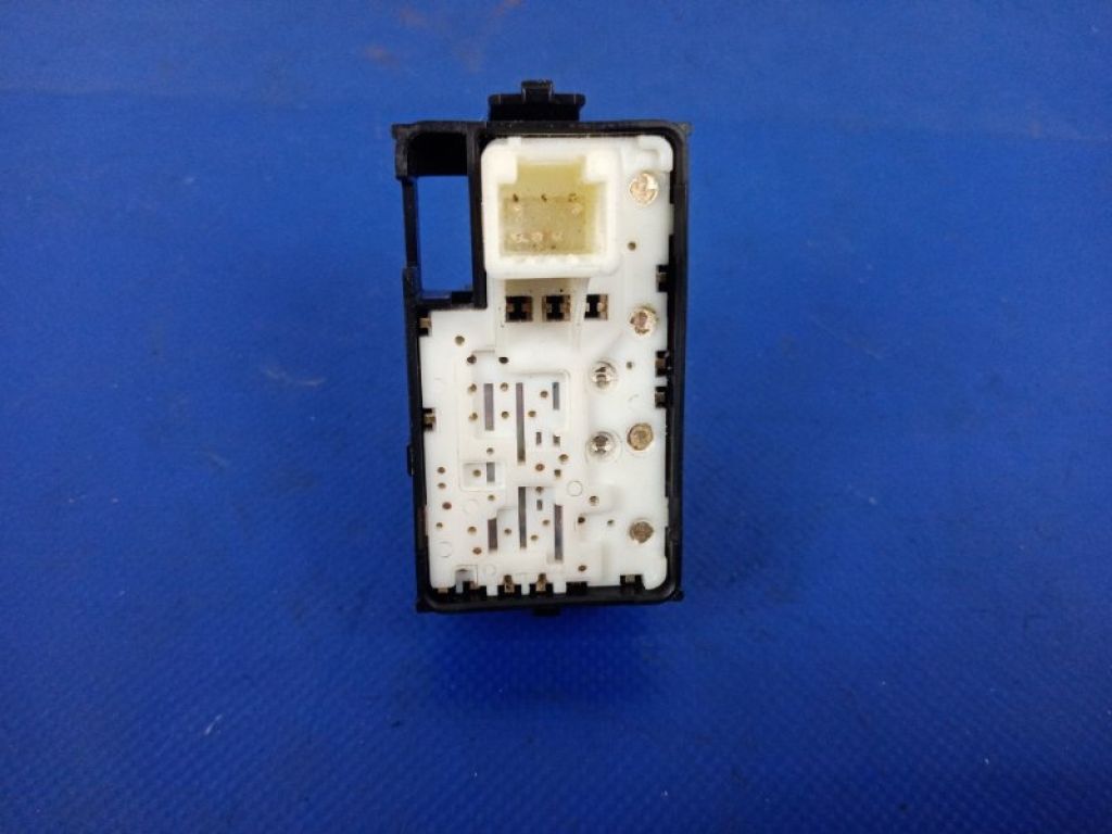 84810-33120 | Кнопка стеклоподъемника задн. TOYOTA CAMRY 40 06-11 - Фото 2