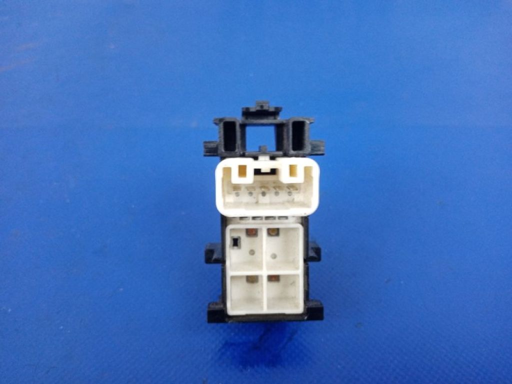 84810-52030 | Кнопка склопідіймача задн. TOYOTA CAMRY 40 06-11 - Фото 2