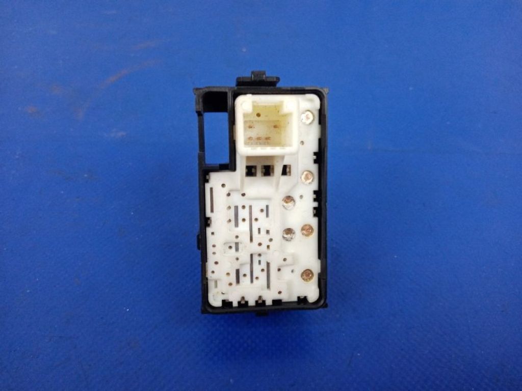 84810-33120 | Кнопка стеклоподъемника задн. TOYOTA CAMRY 40 06-11 - Фото 2