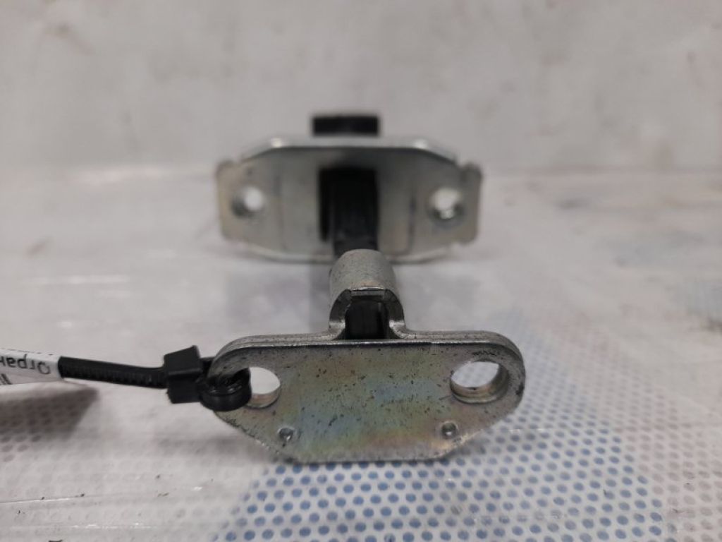 5702A134 | Обмежувач дверей передн. прав. MITSUBISHI GALANT 03-12 - Фото 2