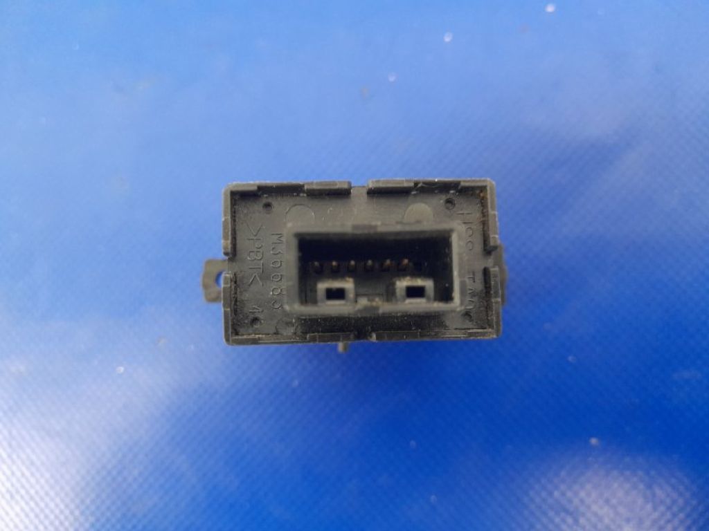 35600-TA0-A01ZA | Кнопка обігріву сидінь передн. прав. HONDA CROSSTOUR 09-15 - Фото 3