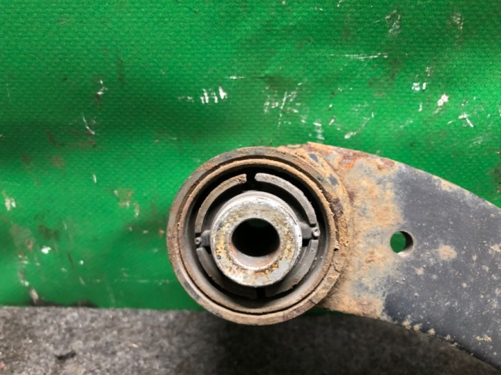 46201-57L00 | Рычаг задней подвески поперечный верхний прав. SUZUKI KIZASHI 09-14 - Фото 3