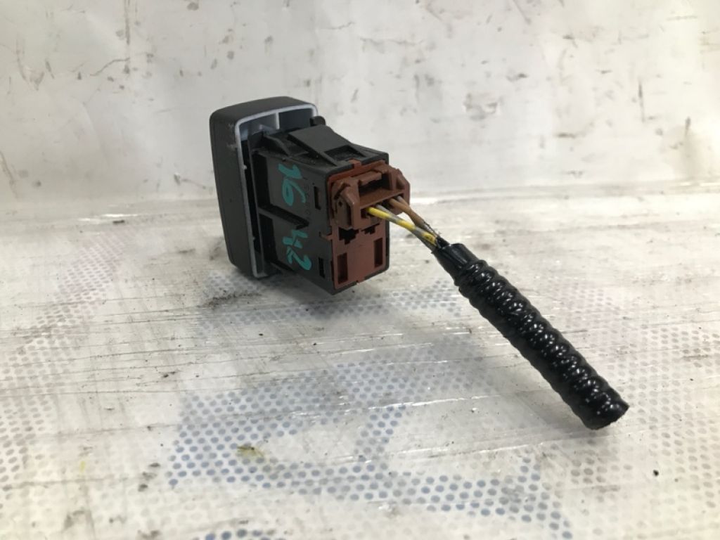 35370-TX4-003 | Кнопка закрывания крышки багажника ACURA RDX 12-19 - Фото 2