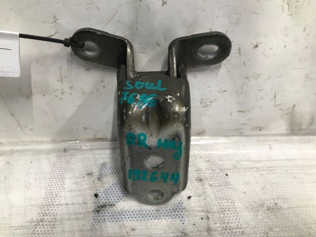 79320-3K000 | Петля двери нижняя задн. прав. KIA SOUL AM 08-13