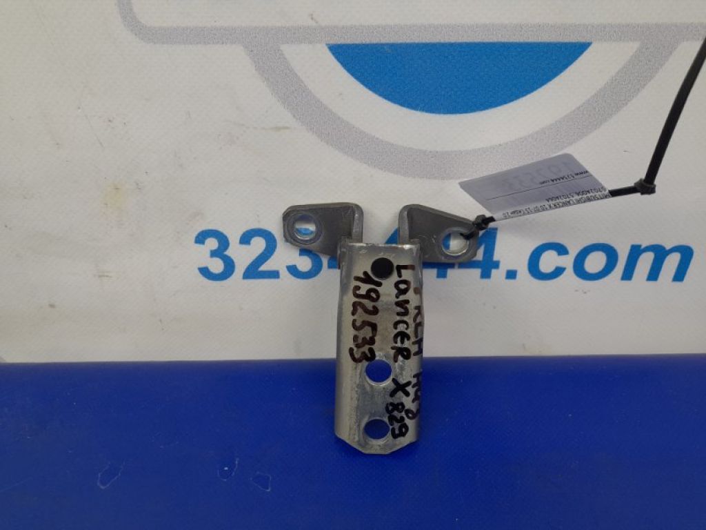 5702A006 | Петля двері нижня передн. лів. MITSUBISHI LANCER X 10 07-15