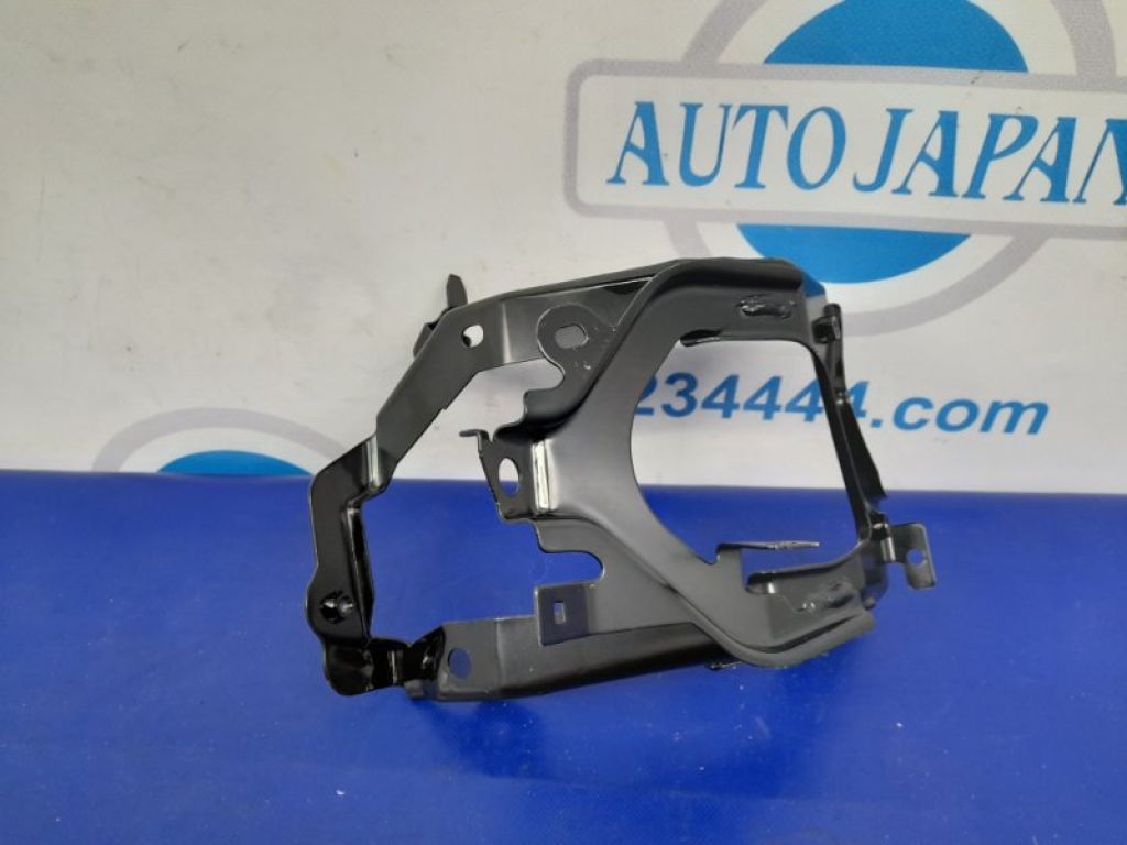 48911-60020 | Кронштейн кріплення компресора пневмопідвіски LEXUS GX470 02-09