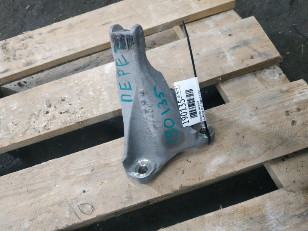 50630-T2F-A01 | Кронштейн двигуна передн. ACURA TLX 14-17