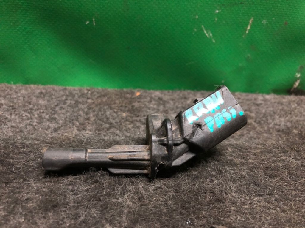 561 927 904 A | Датчик ABS задн. прав. VOLKSWAGEN PASSAT B7 11-15