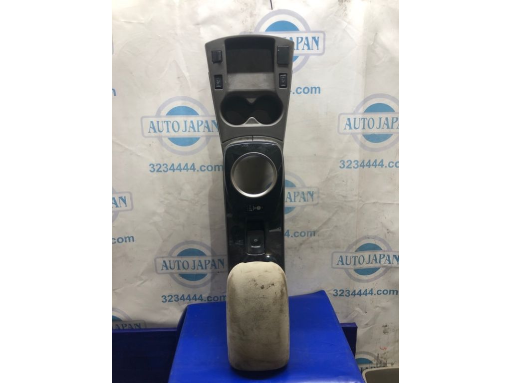 Подлокотник NISSAN LEAF 10-17