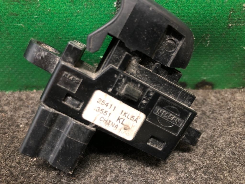25411-1KL5A | Кнопка стеклоподъемника задн. NISSAN JUKE 10-19 - Фото 4
