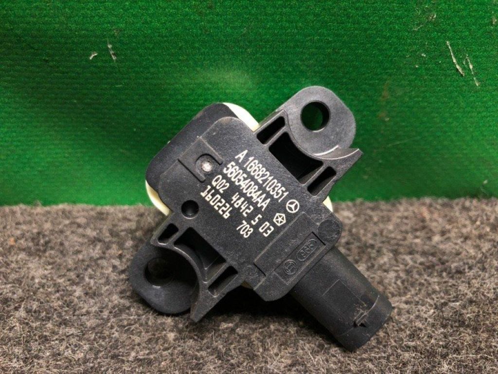 K8836-5DA0A | Датчик удару задн. прав. INFINITI QX30 16-20 - Фото 2