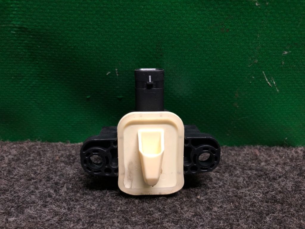 K8836-5DA0A | Датчик удару задн. прав. INFINITI QX30 16-20 - Фото 3