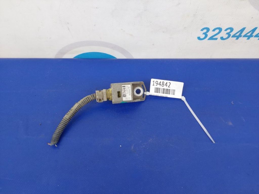 89173-0W100 | Датчик удару передн. прав. LEXUS LS430 00-06