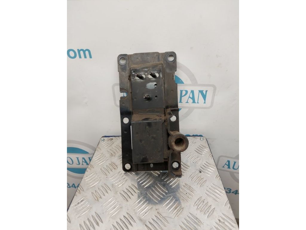 62210-CA000 | Кронштейн усилителя переднего бампера прав. NISSAN MURANO Z50 02-07