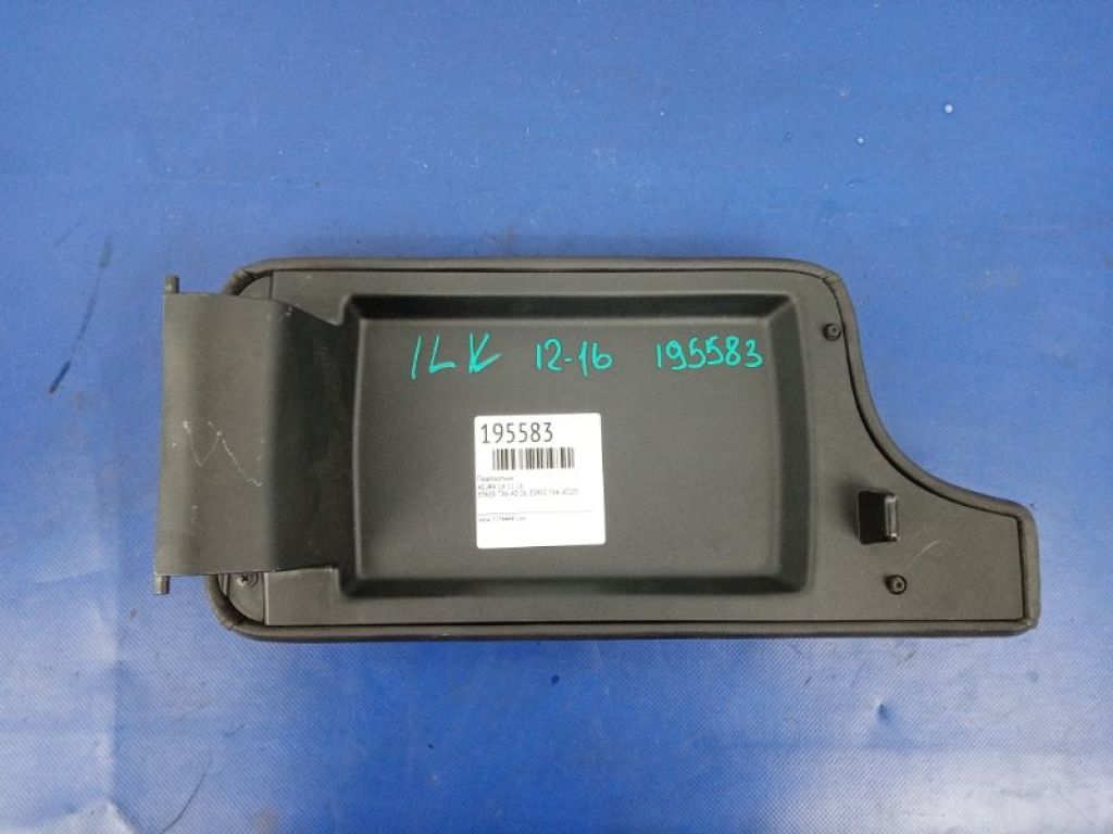 83450-TX6-A02ZC | Подлокотник ACURA ILX 12-16 - Фото 2