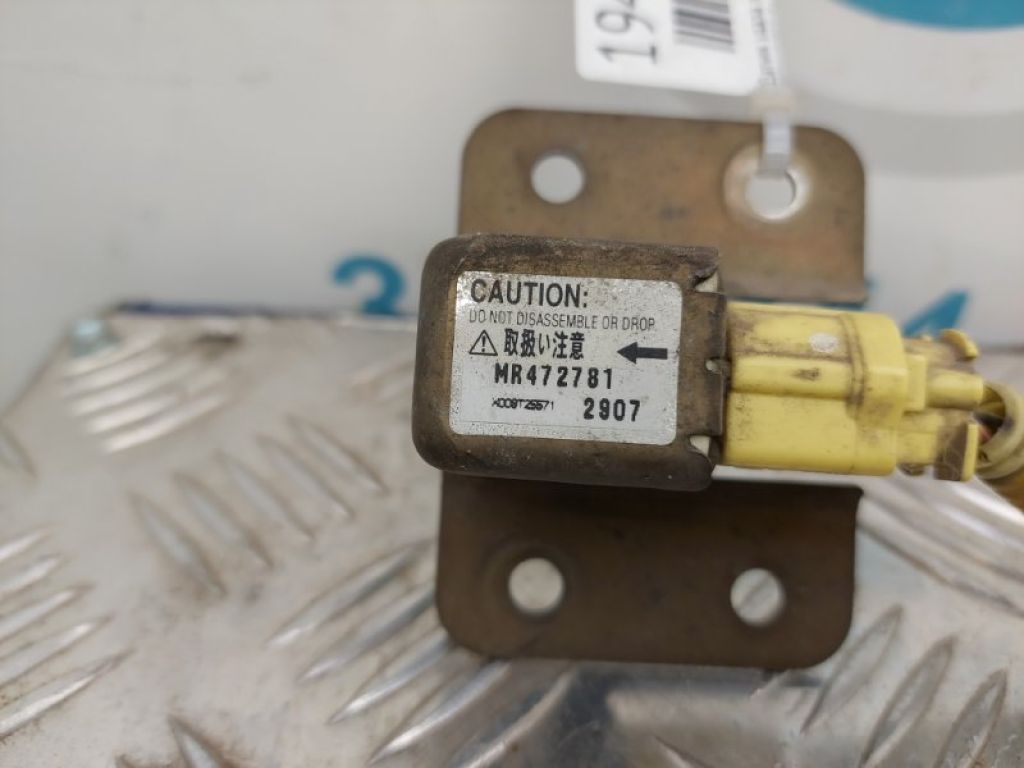 MR472781 | Датчик удару передн. MITSUBISHI PAJERO 99-06 - Фото 2