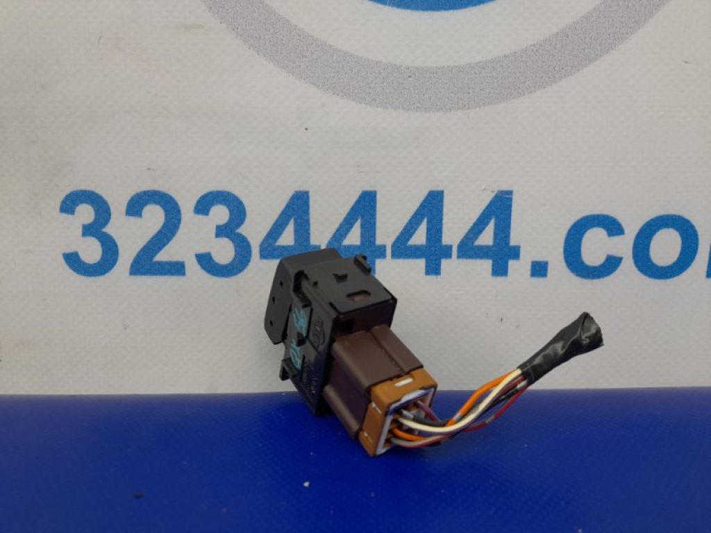 Кнопка обогрева сидений задн. INFINITI QX56 / TITAN / ARMADA 04-16 - Фото 2