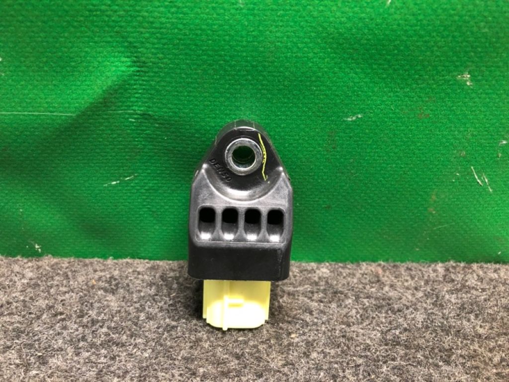 89831-0T020 | Датчик удару передн. прав. TOYOTA SIENNA 11-16