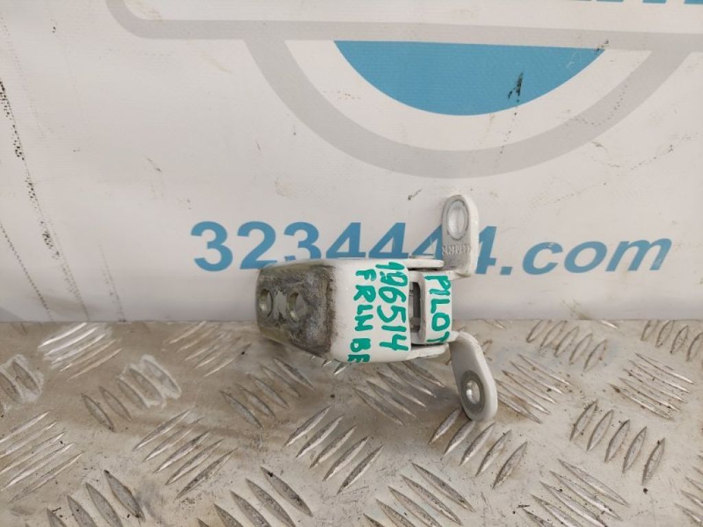 67450-SNE-A01ZZ | Петля двері верхня передн. лів. HONDA PILOT 08-15