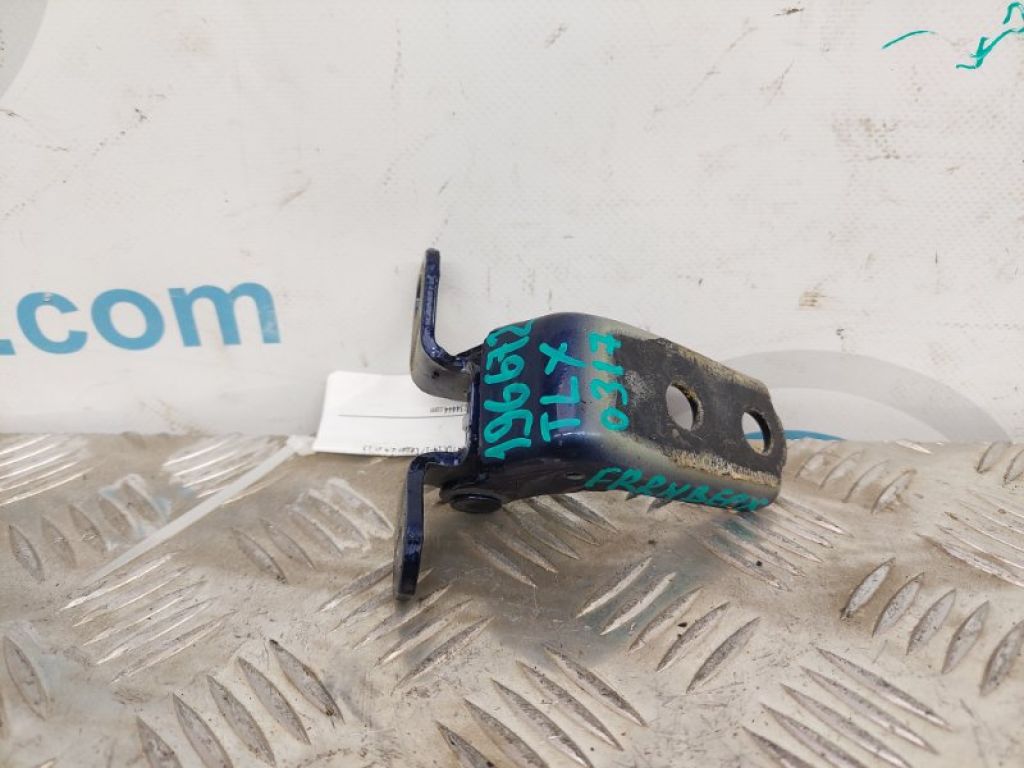 67410-TZ3-A02ZZ | Петля двері верхня передн. прав. ACURA TLX 14-17