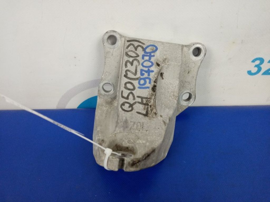 11233-4HK0A | Кронштейн двигателя лев. INFINITI Q50 15-20