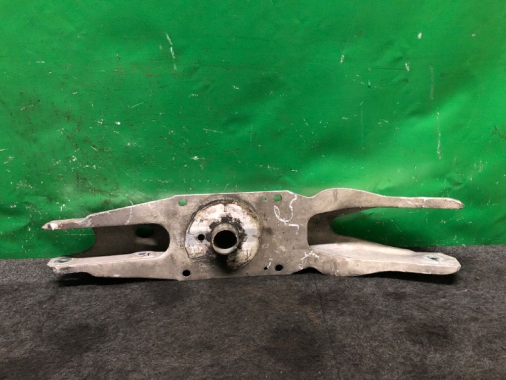 551B0-5DA0A | Рычаг задней подвески поперечный нижний лев. INFINITI QX30 16-20