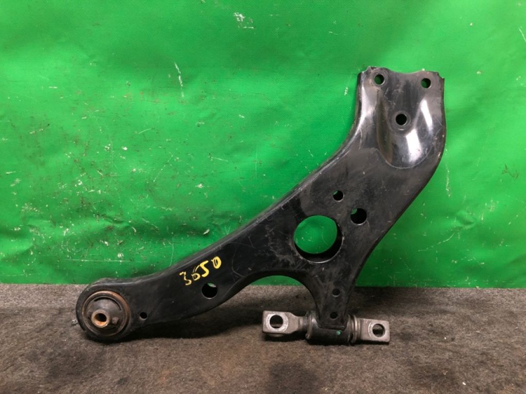 48068-08040 | Рычаг передней подвески нижний прав. TOYOTA SIENNA 11-16