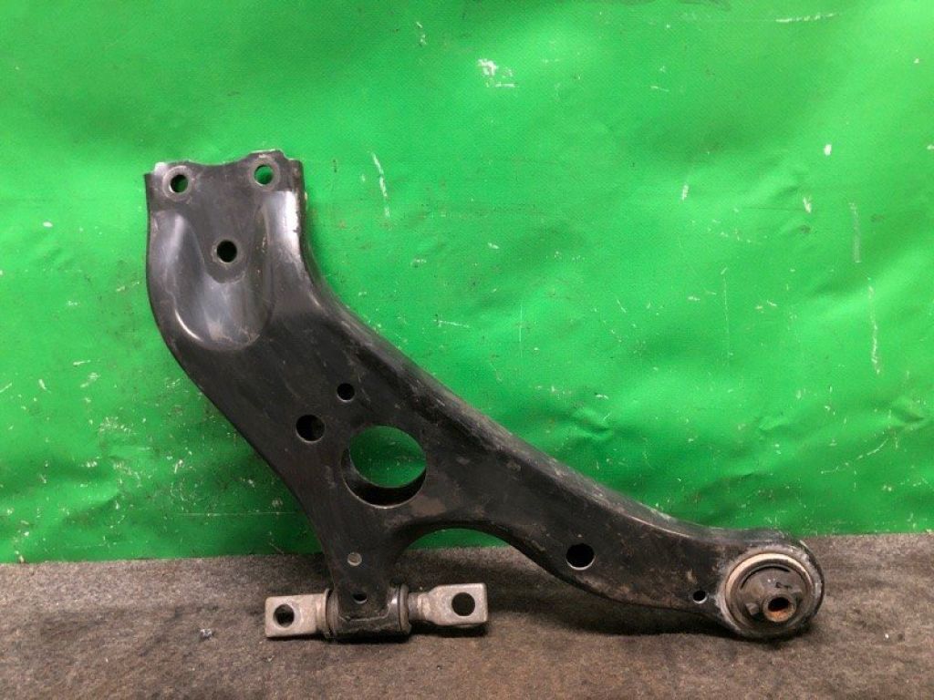 48069-08040 | Важіль передньої підвіски нижній лів. TOYOTA SIENNA 11-16